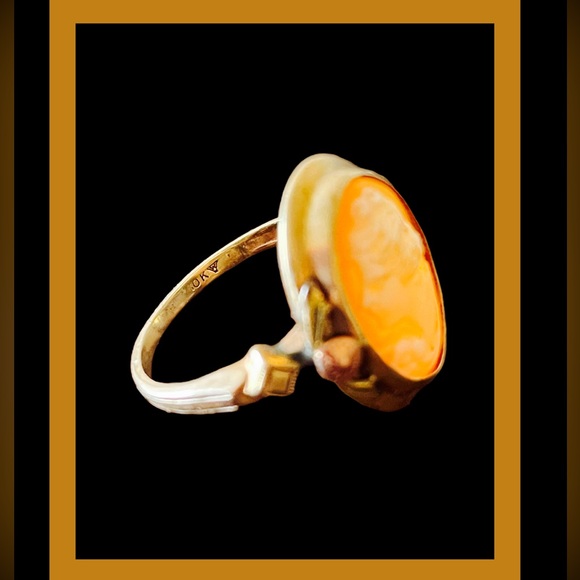 Vintage 10K Yellow Gold Cameo Ring - Picture 2 of 9